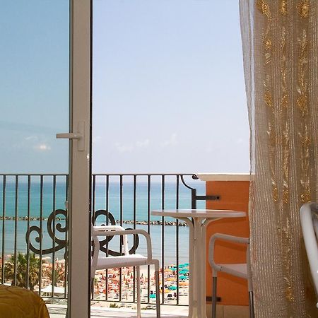 Hotel Cristall San Benedetto del Tronto Bagian luar foto