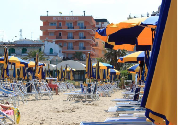 Hotel Cristall San Benedetto del Tronto Bagian luar foto