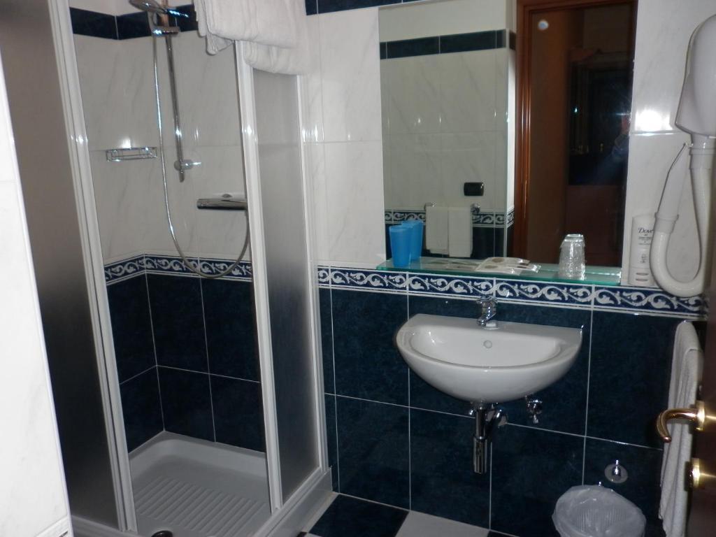 Hotel Cristall San Benedetto del Tronto Bagian luar foto