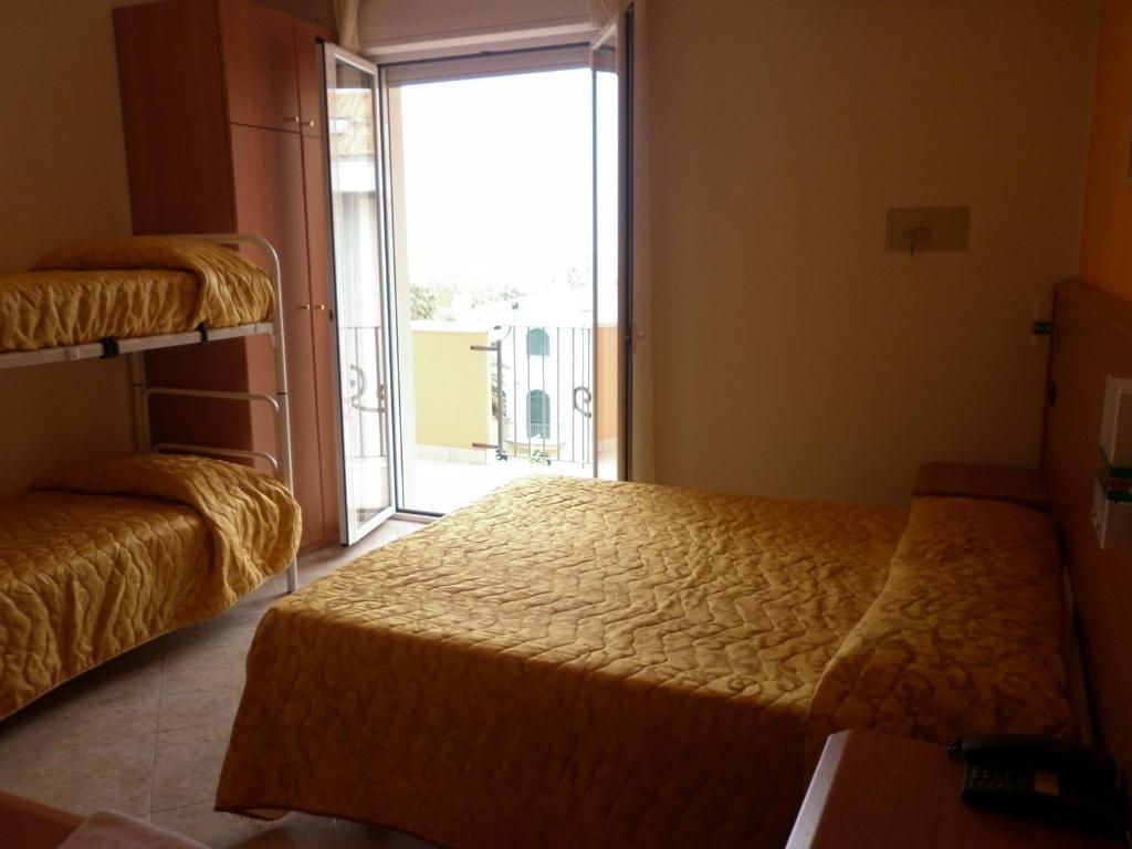 Hotel Cristall San Benedetto del Tronto Bagian luar foto