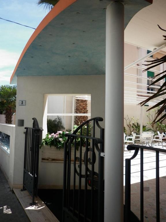 Hotel Cristall San Benedetto del Tronto Bagian luar foto