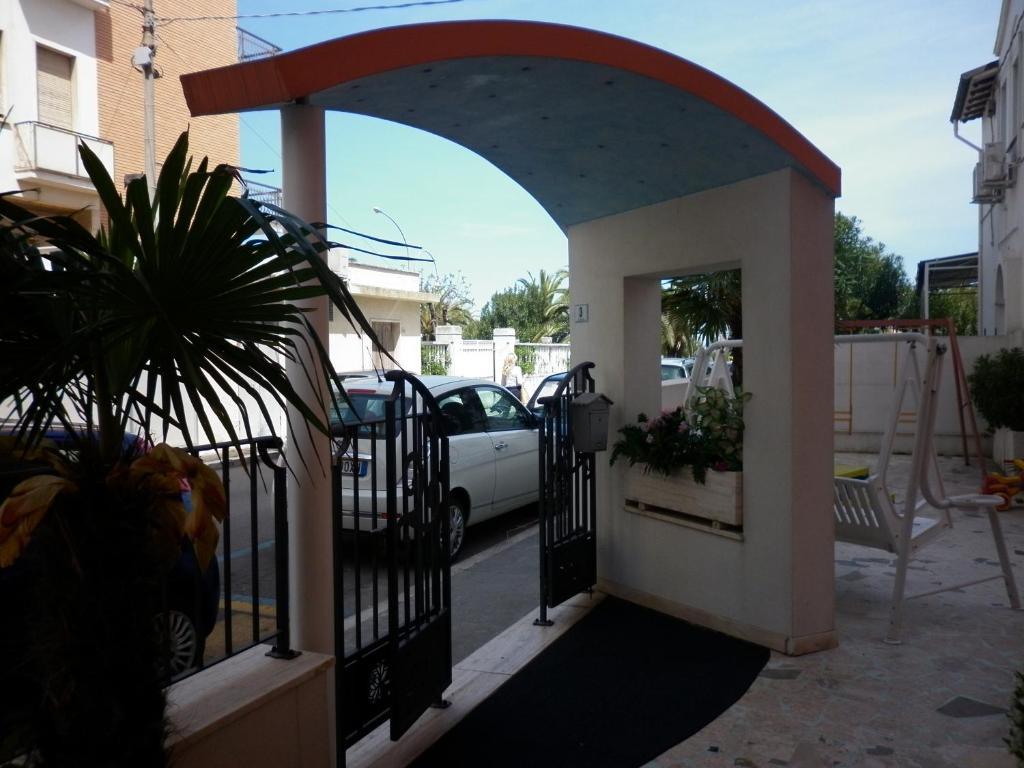Hotel Cristall San Benedetto del Tronto Bagian luar foto