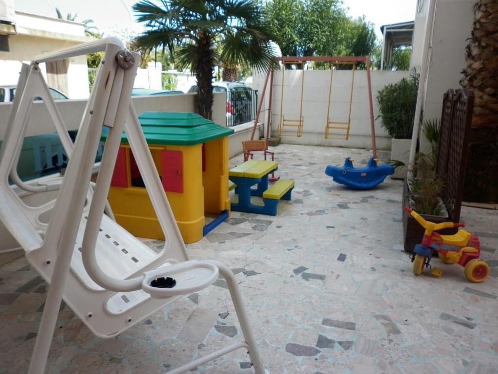 Hotel Cristall San Benedetto del Tronto Bagian luar foto