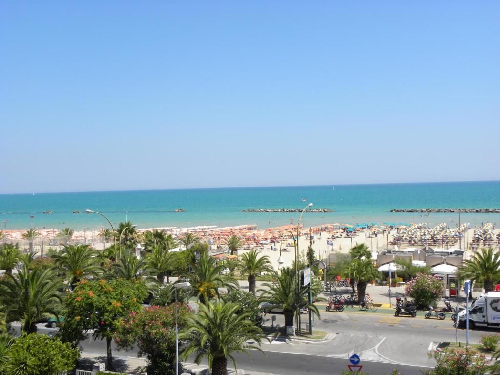 Hotel Cristall San Benedetto del Tronto Bagian luar foto