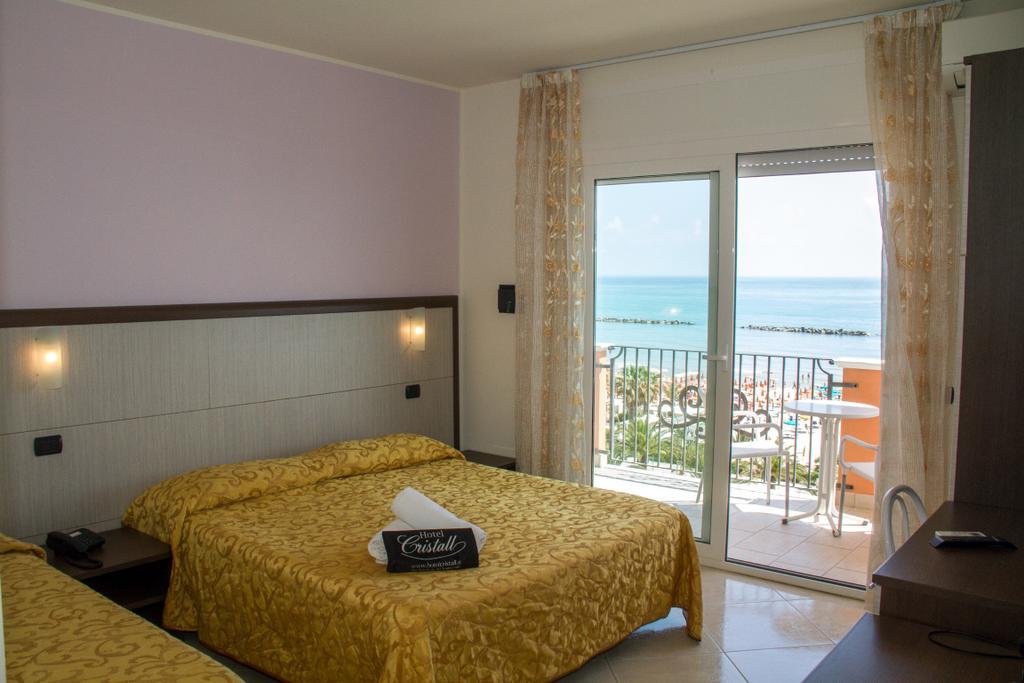 Hotel Cristall San Benedetto del Tronto Bagian luar foto