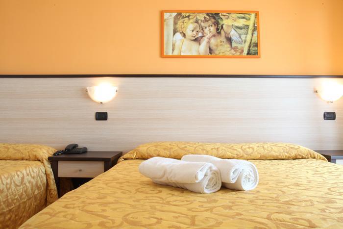 Hotel Cristall San Benedetto del Tronto Bagian luar foto