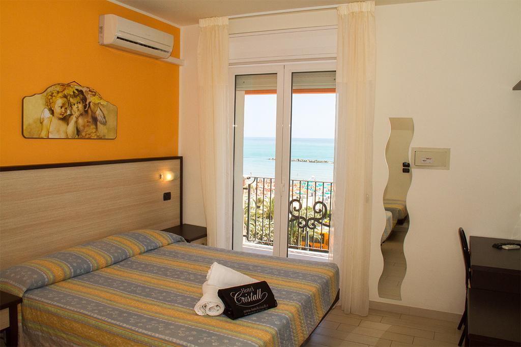 Hotel Cristall San Benedetto del Tronto Bagian luar foto