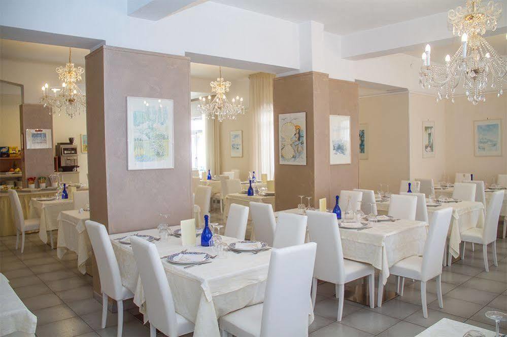 Hotel Cristall San Benedetto del Tronto Bagian luar foto