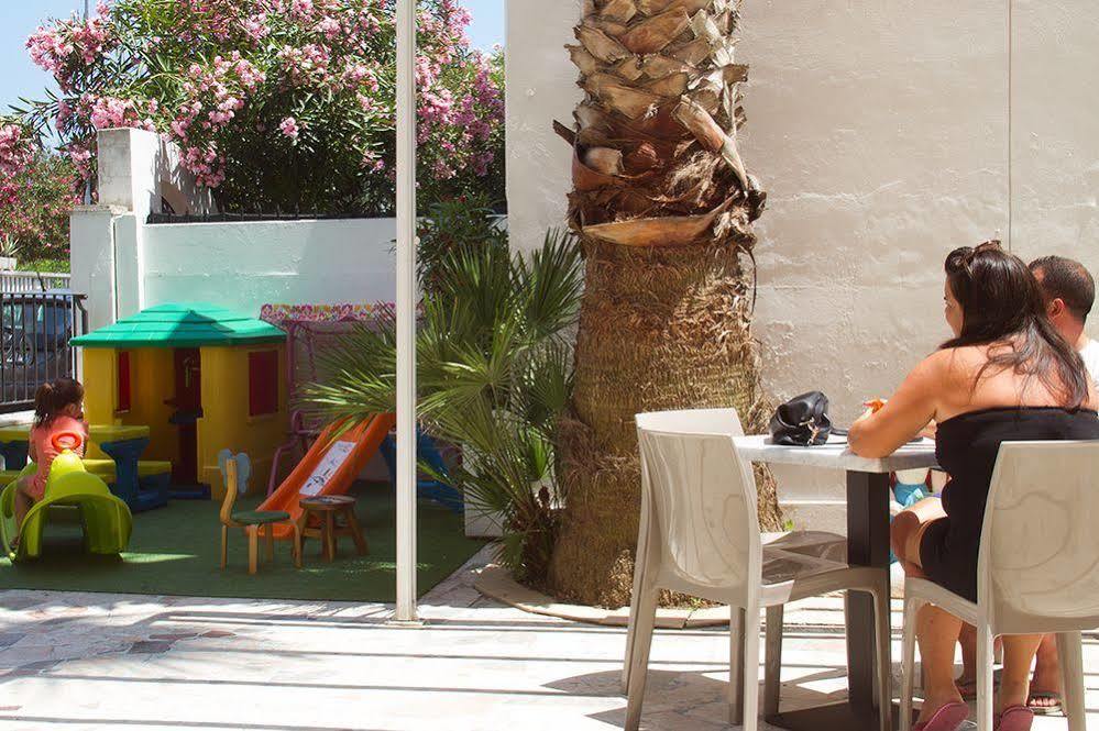 Hotel Cristall San Benedetto del Tronto Bagian luar foto